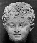 087. tete sculptee de jeune garcon.jpg 087. tete sculptee de jeune garcon.jpg